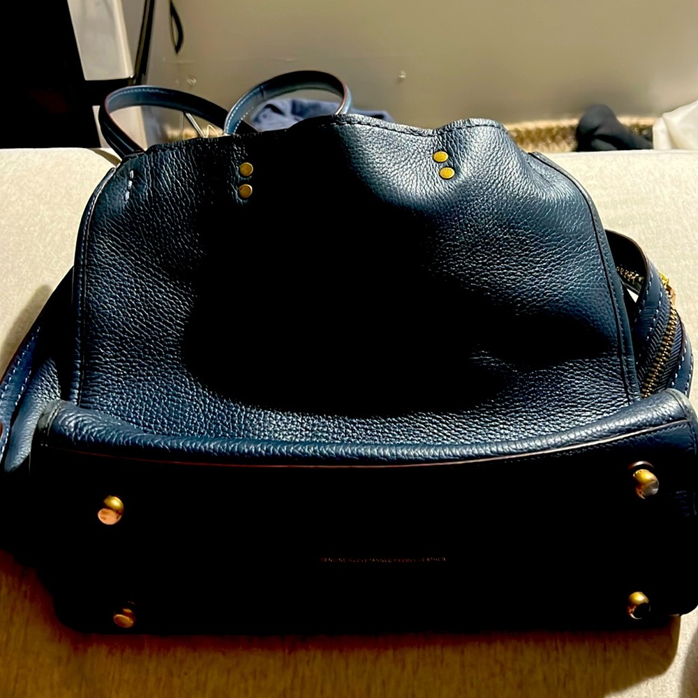 Selling coach purse 

N RG-20315